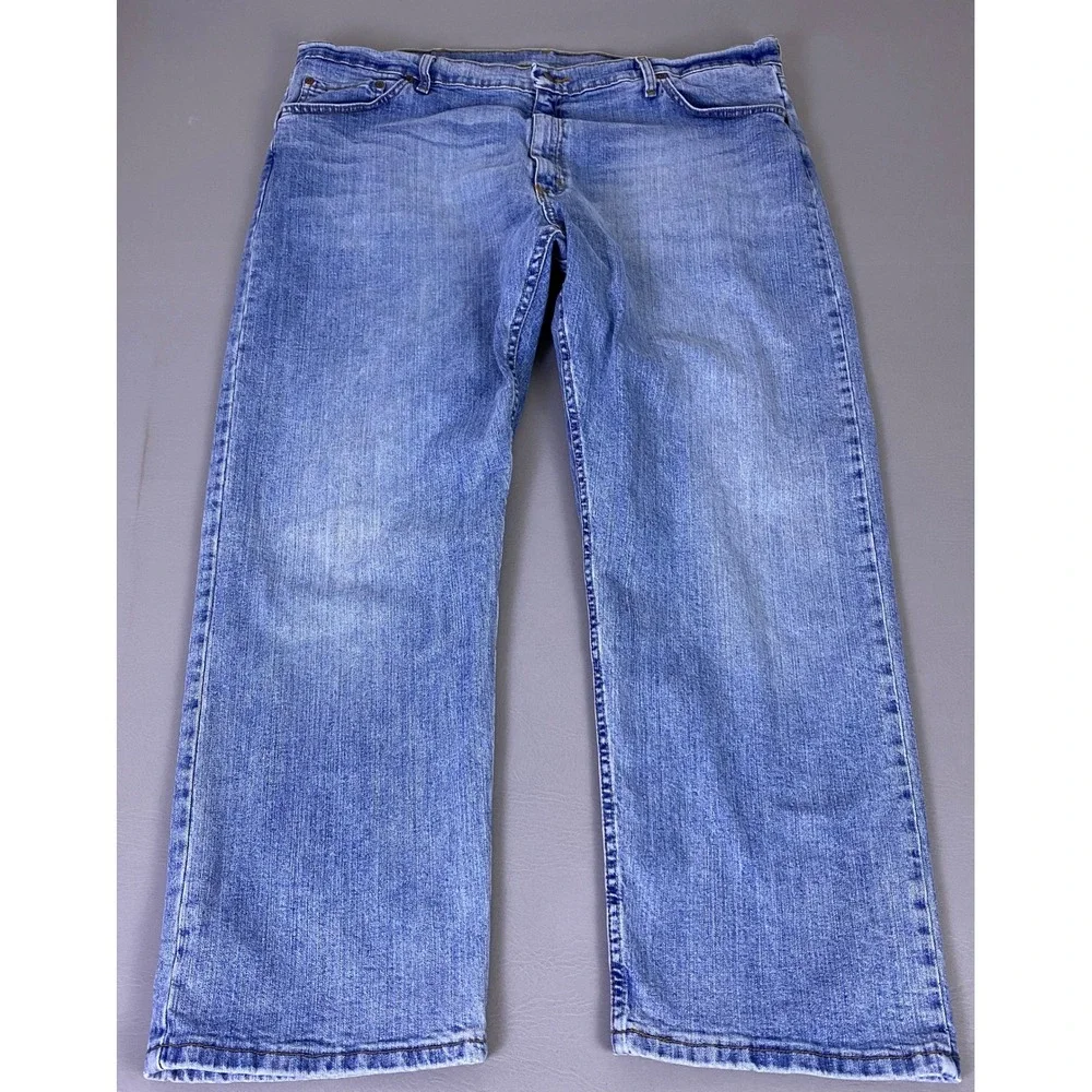 Wrangler Jeans Relaxed Fit‎ Men's Size 42x30 Straight Leg Blue Medium Wash